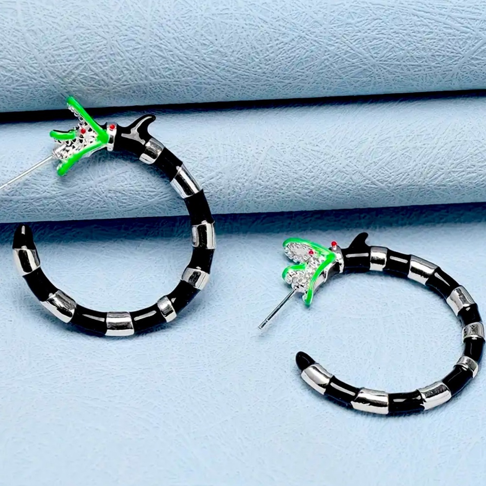 NWT Beetlejuice Iconic Sand Worm Small Metallic Novelty Hoop Earrings